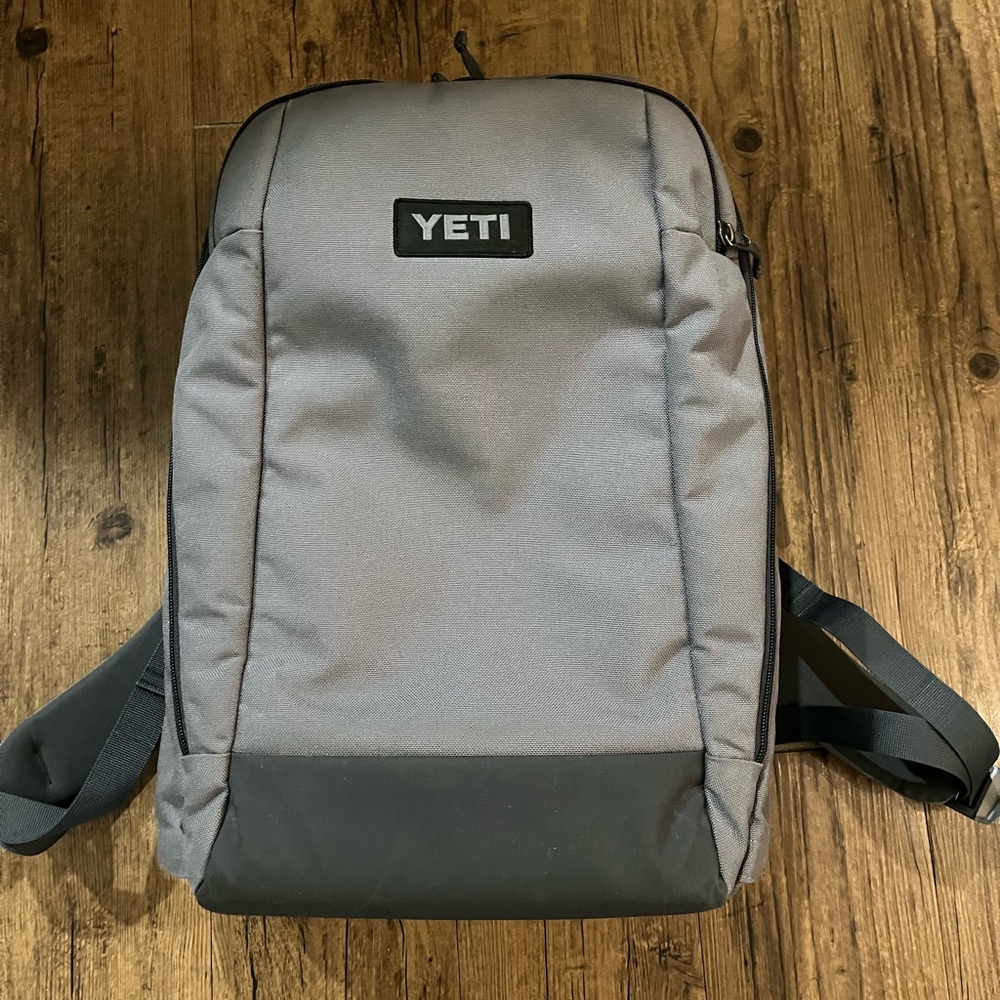 YETI Crossroads 23 Charcoal Gray Backpack